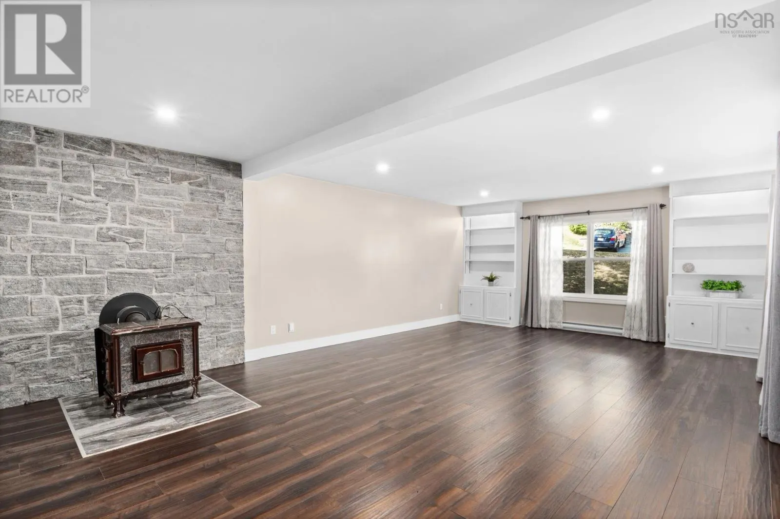 6 Laurentide Drive