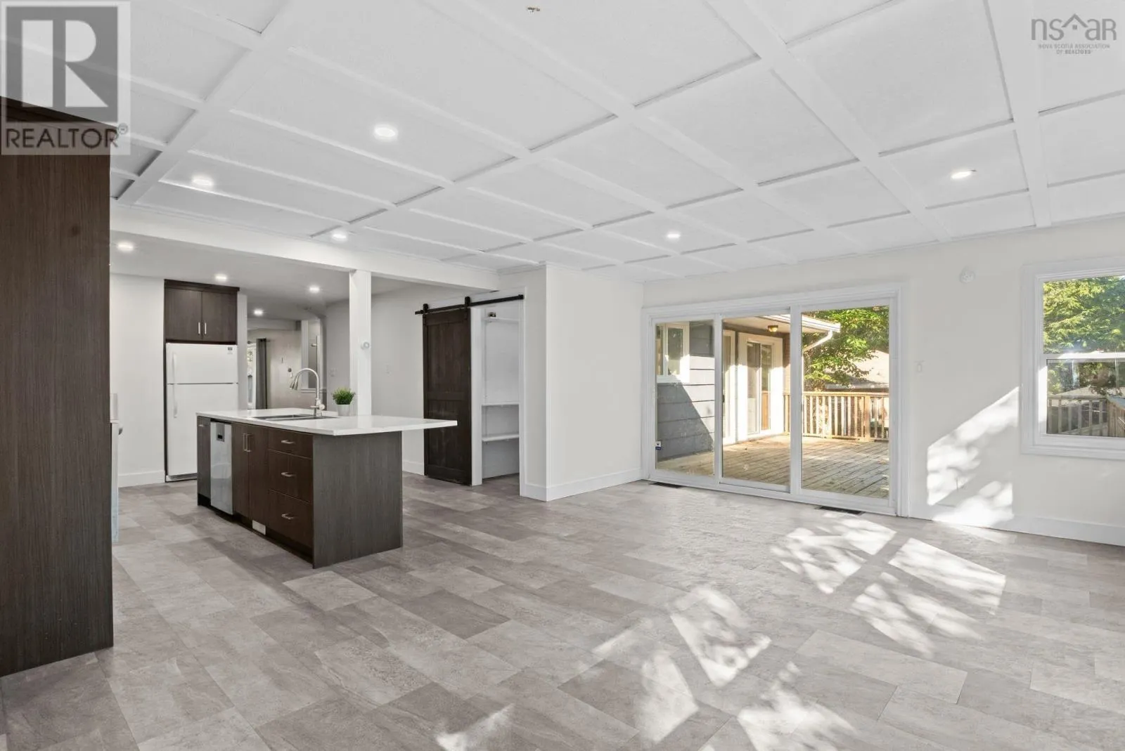 6 Laurentide Drive