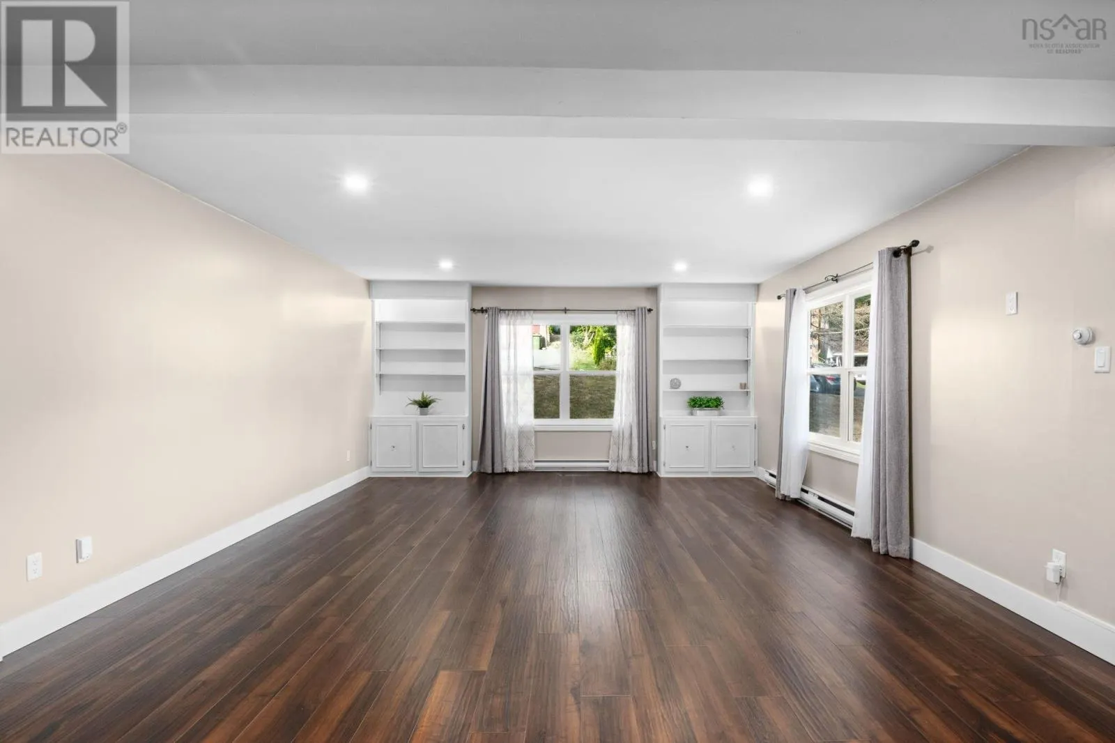 6 Laurentide Drive