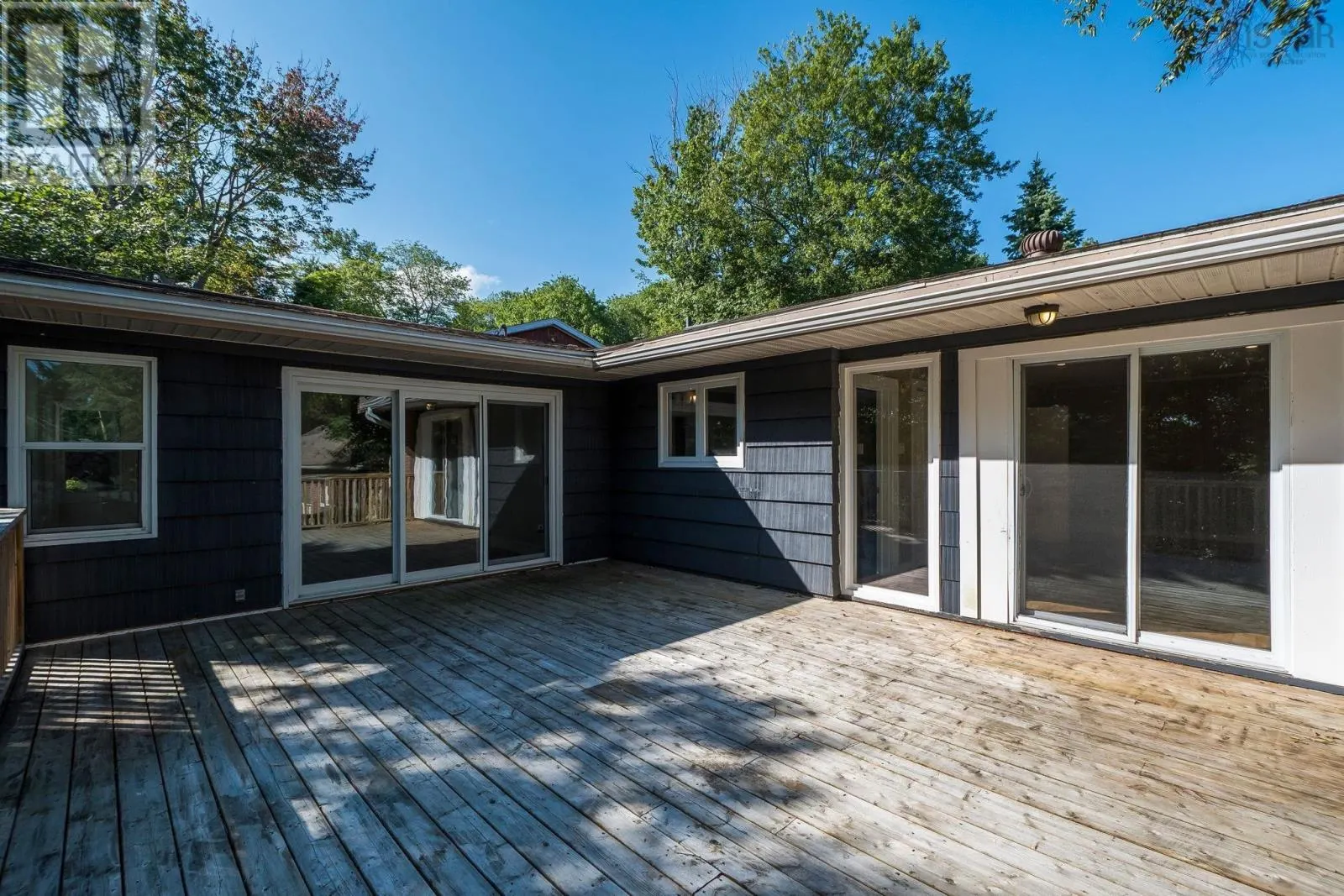 6 Laurentide Drive