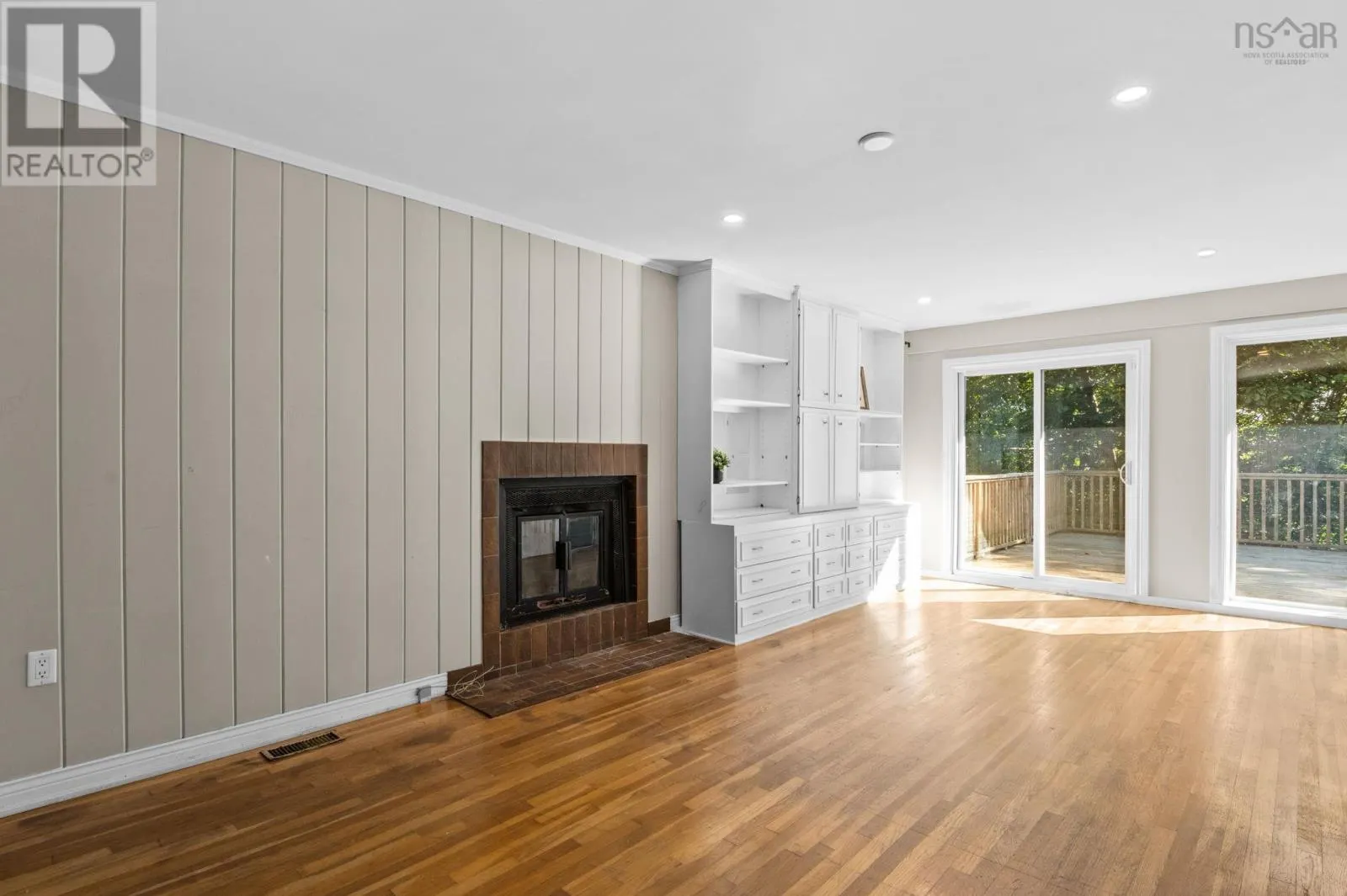 6 Laurentide Drive