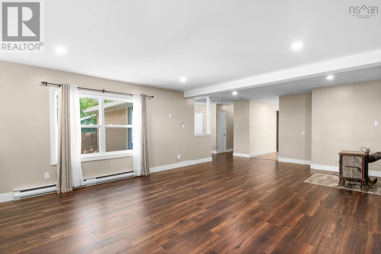 6 Laurentide Drive