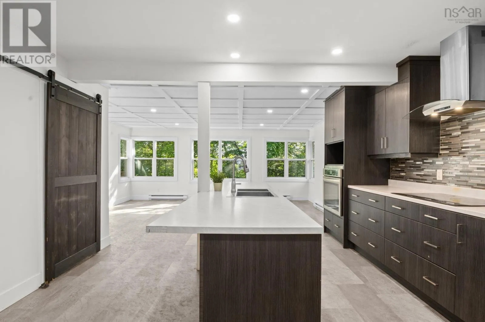 6 Laurentide Drive