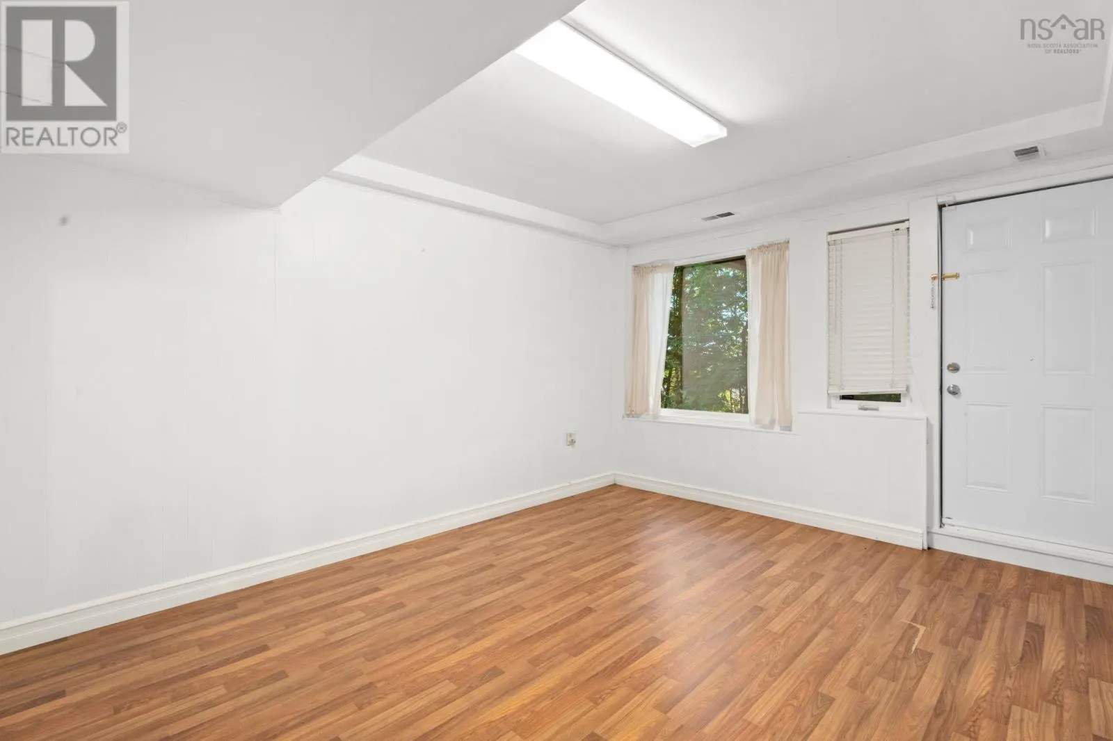 6 Laurentide Drive
