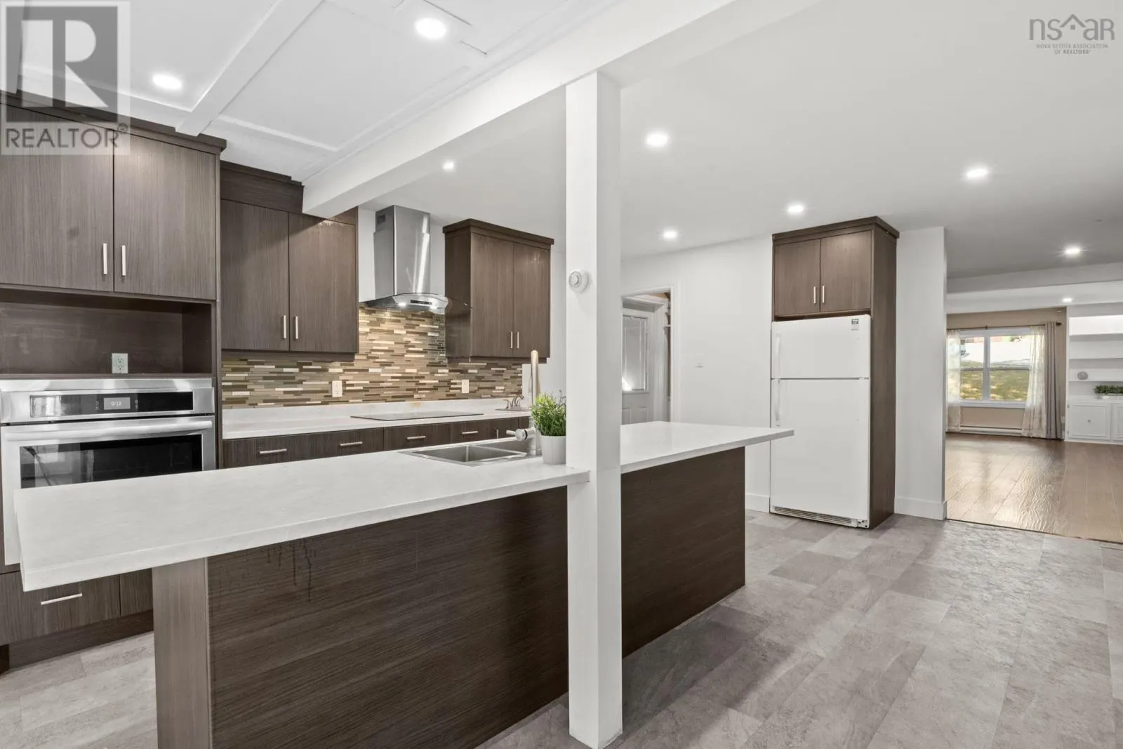 6 Laurentide Drive