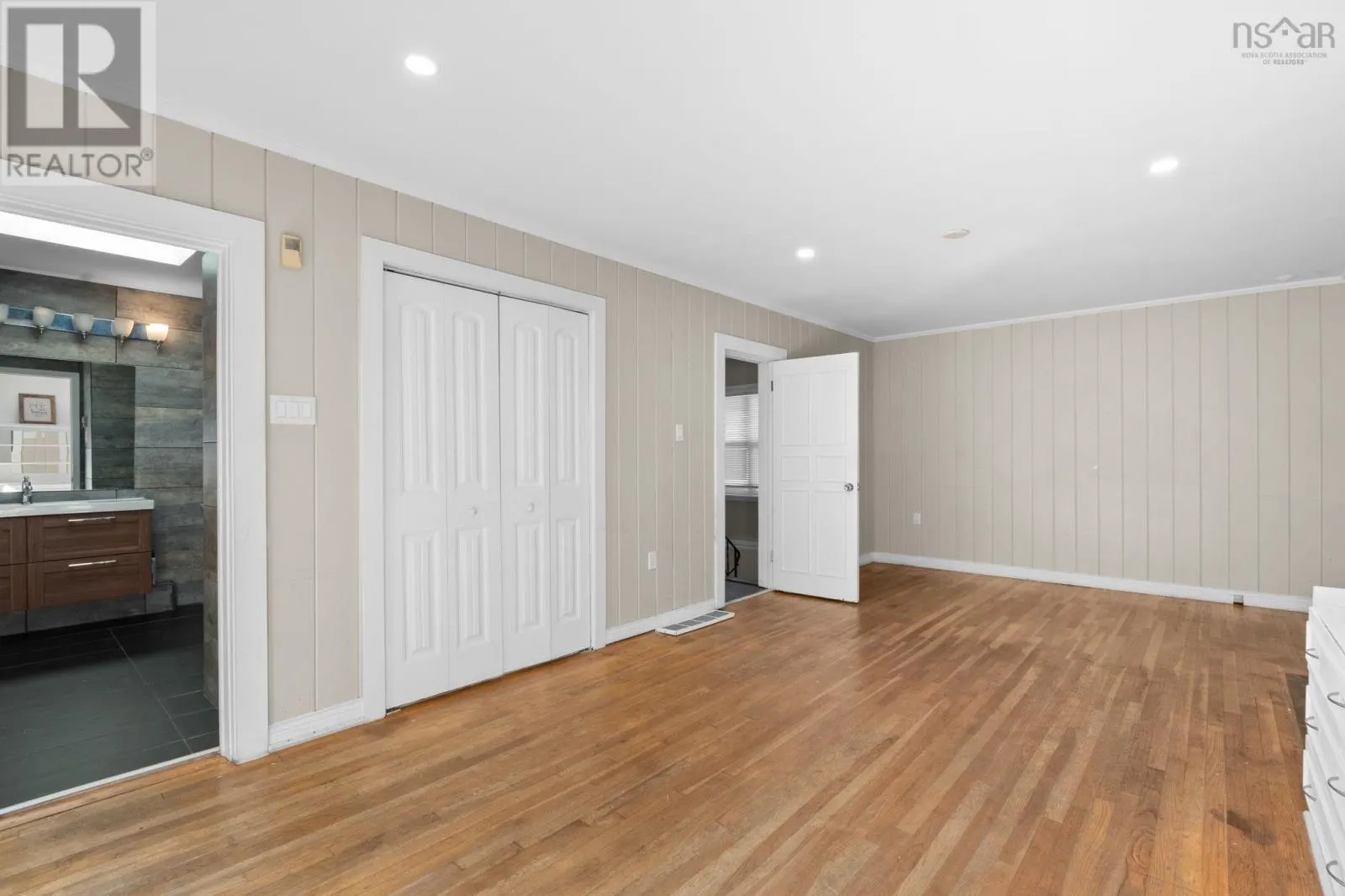 6 Laurentide Drive