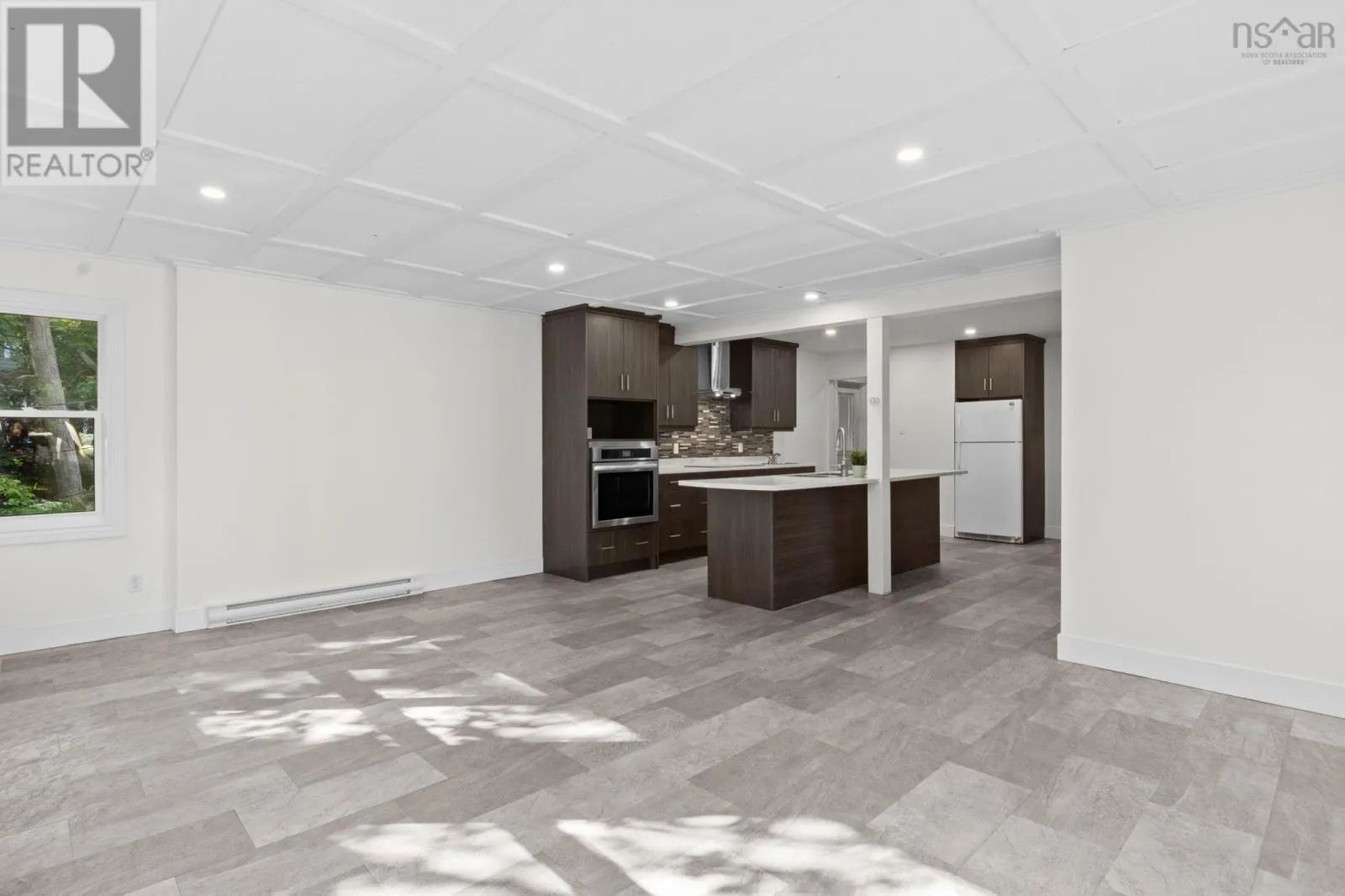 6 Laurentide Drive