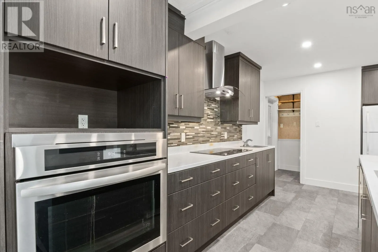 6 Laurentide Drive