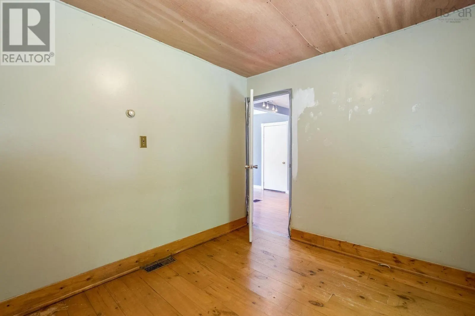 79 Mountain Avenue
