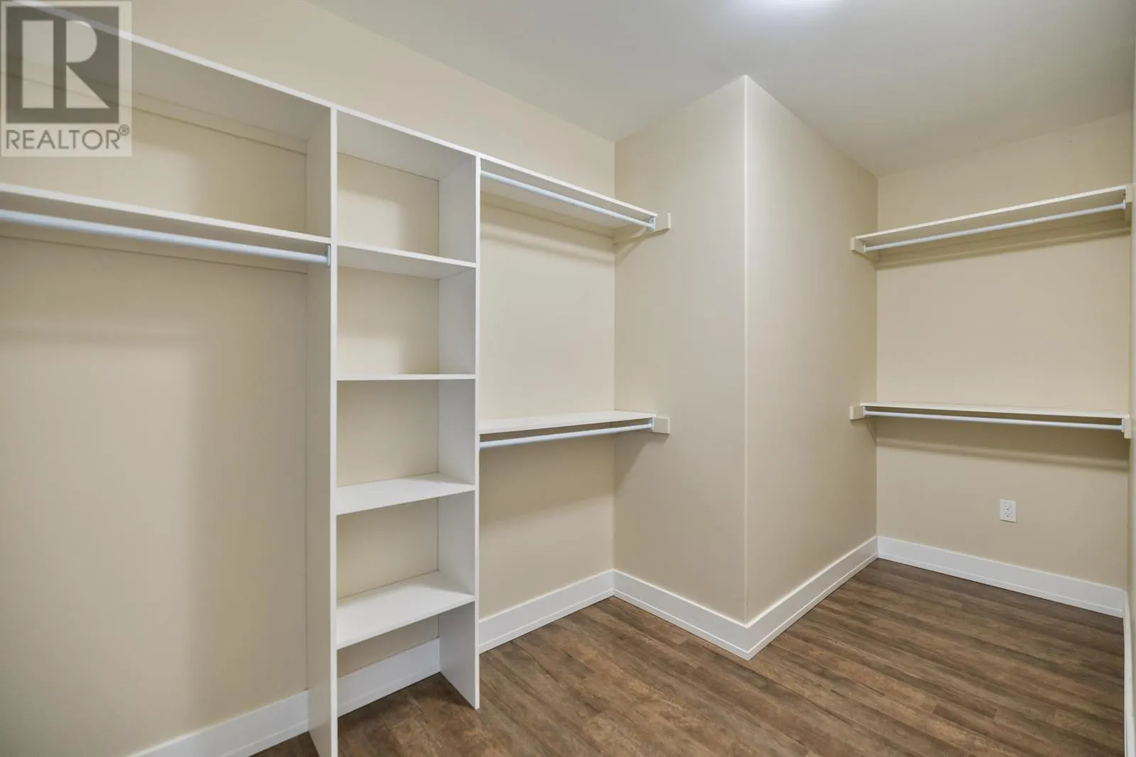 301 208 Shakespeare Drive