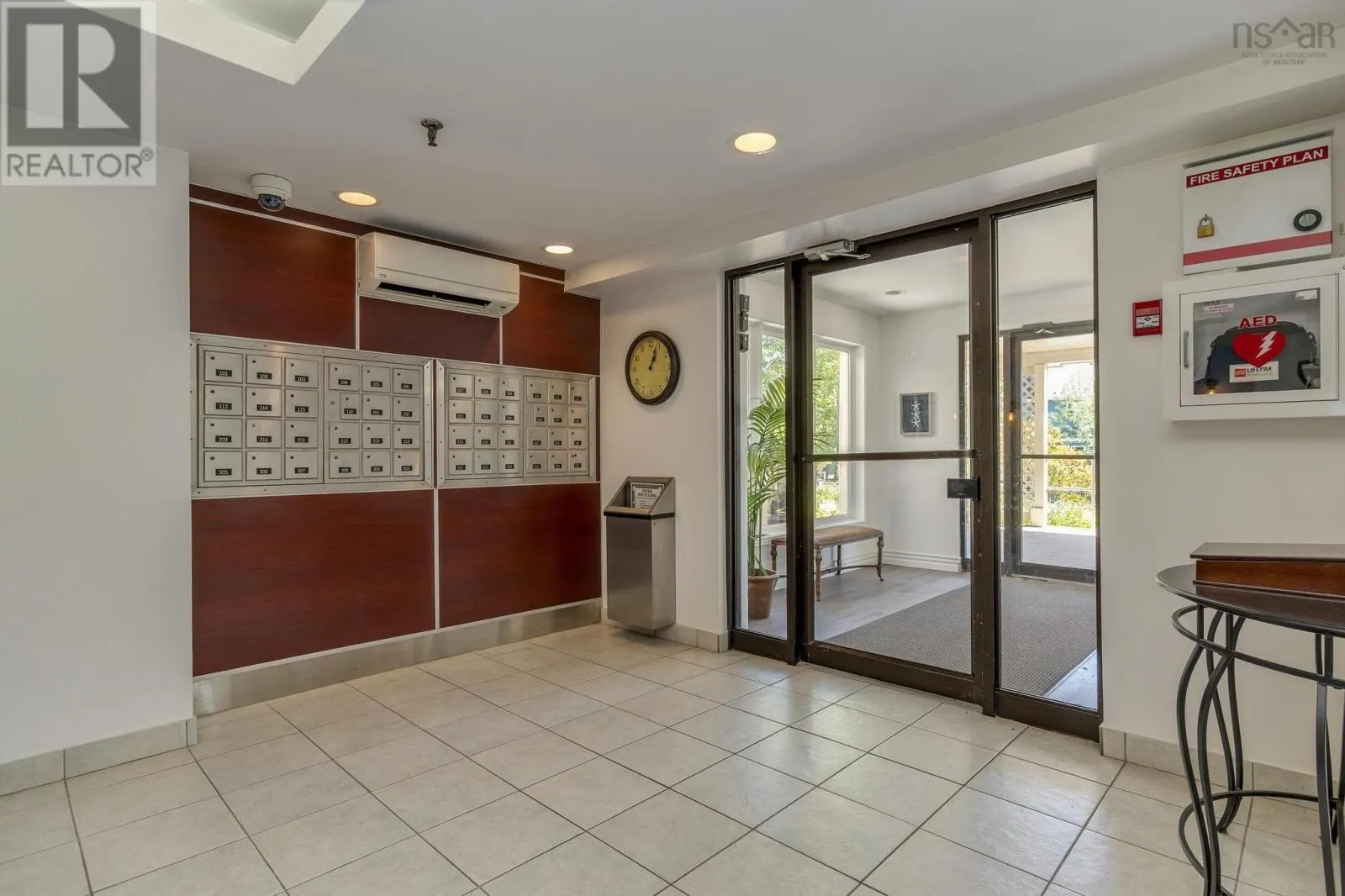 301 80 Spinnaker Drive