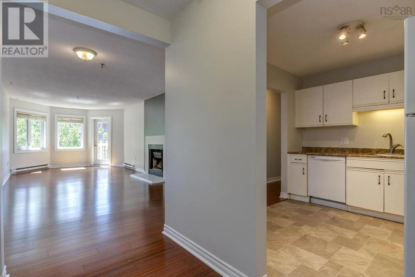 301 80 Spinnaker Drive