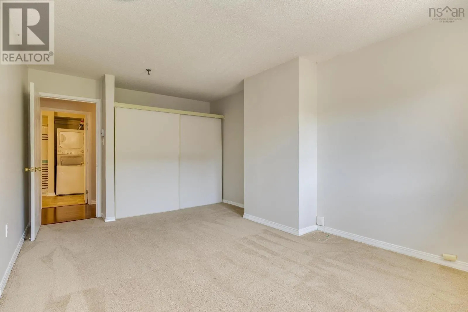 301 80 Spinnaker Drive