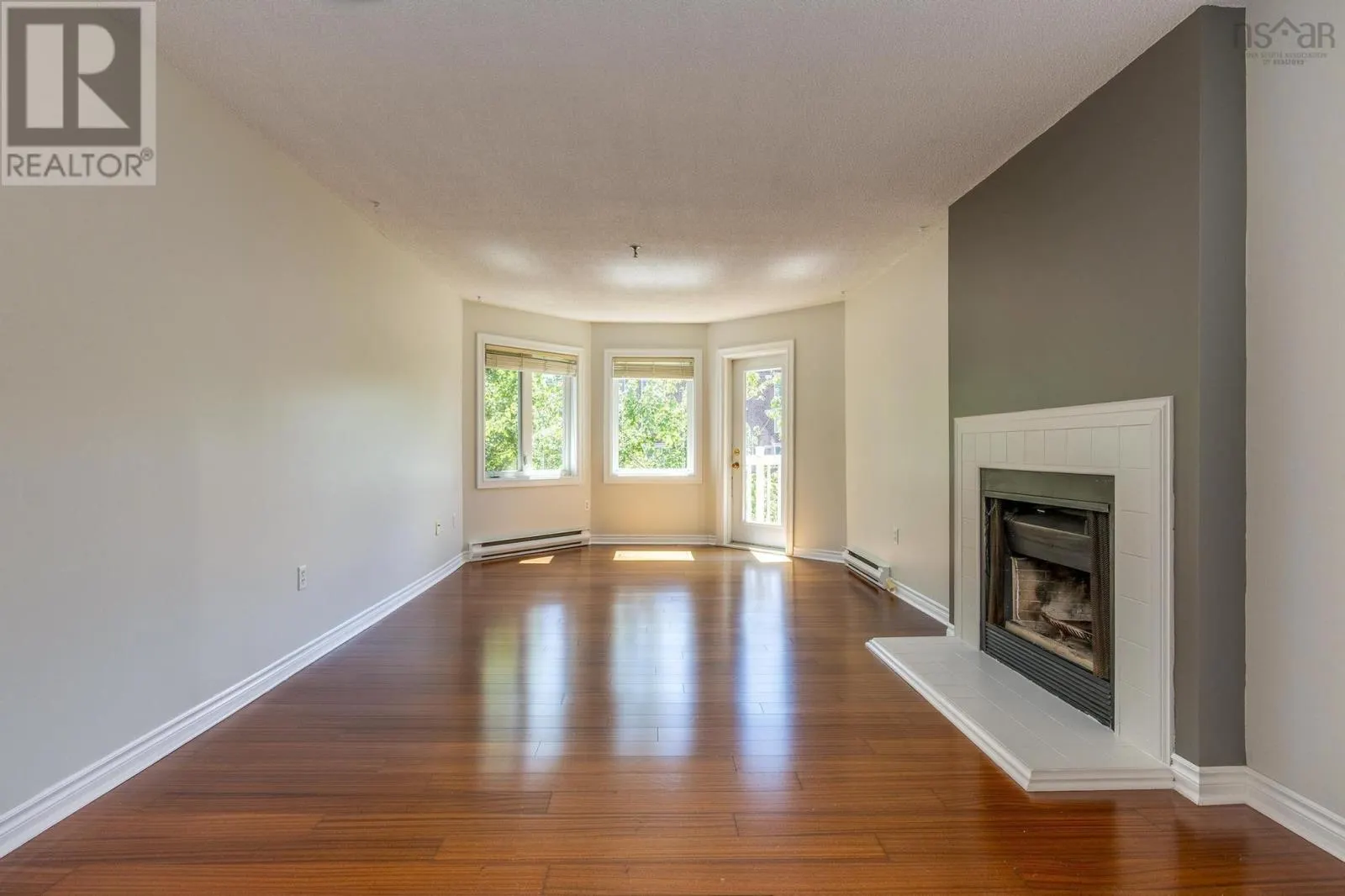 301 80 Spinnaker Drive