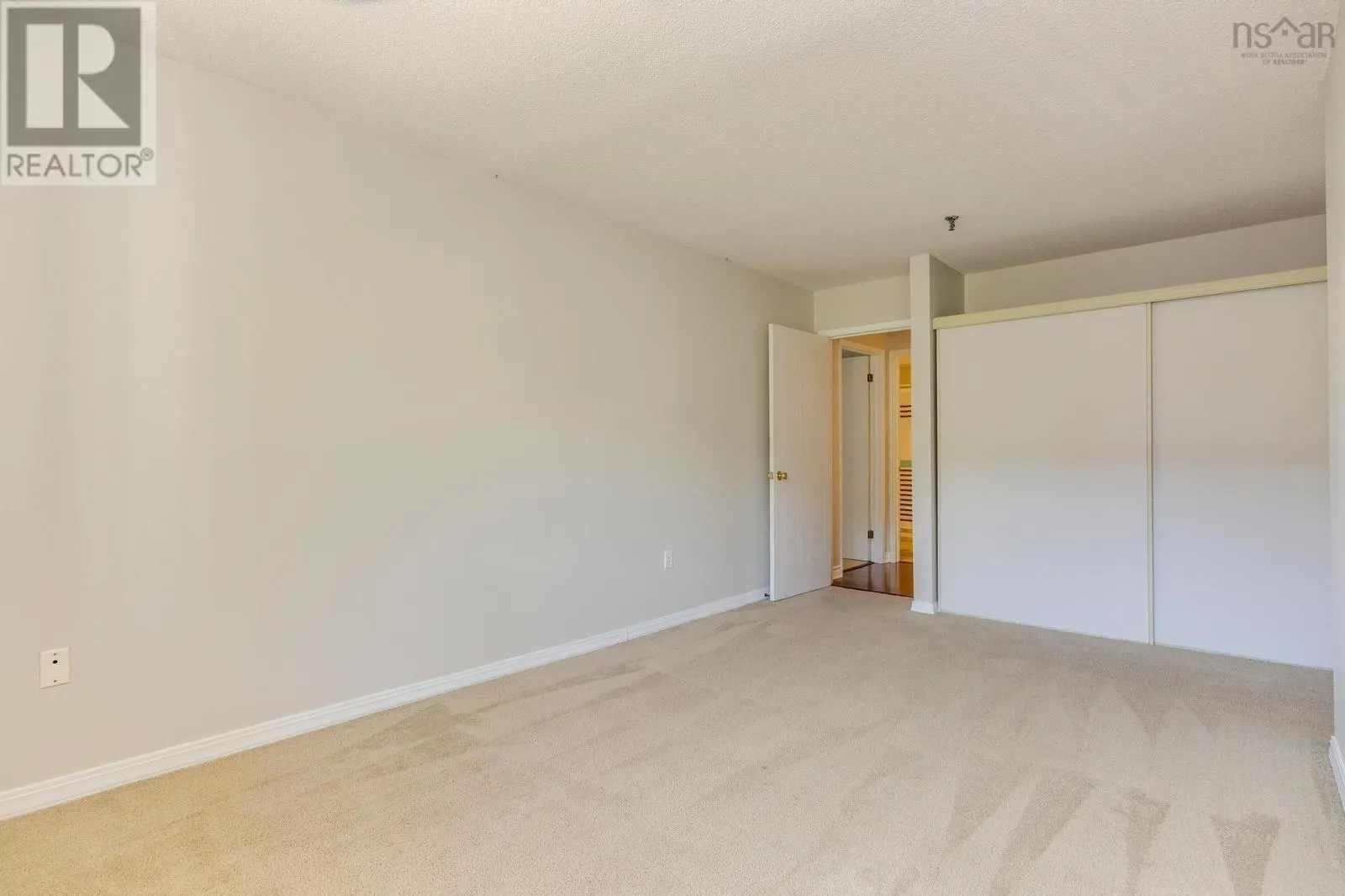 301 80 Spinnaker Drive