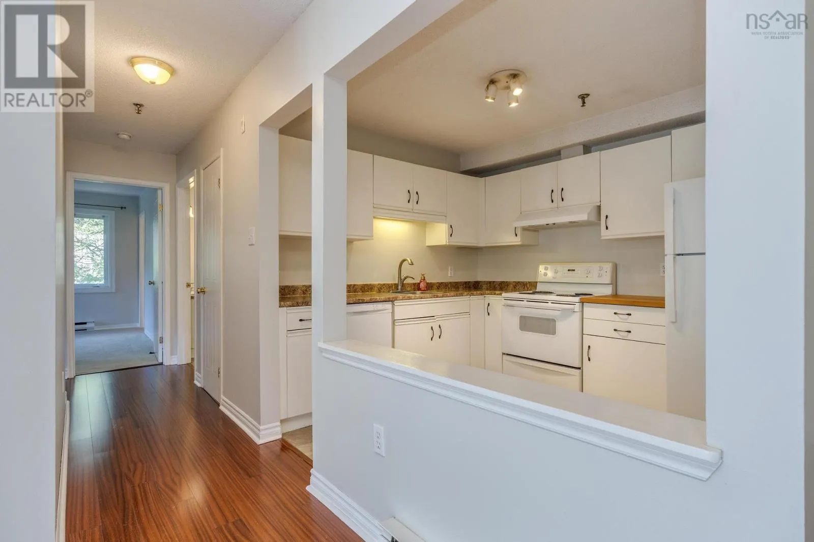 301 80 Spinnaker Drive