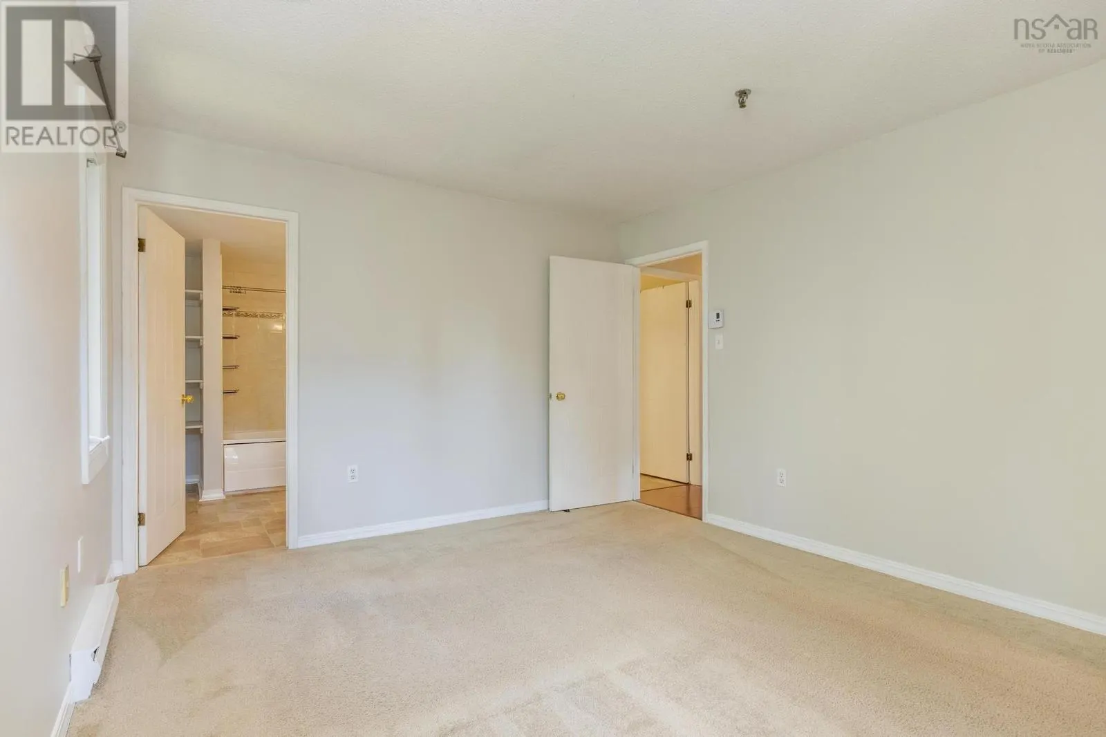 301 80 Spinnaker Drive