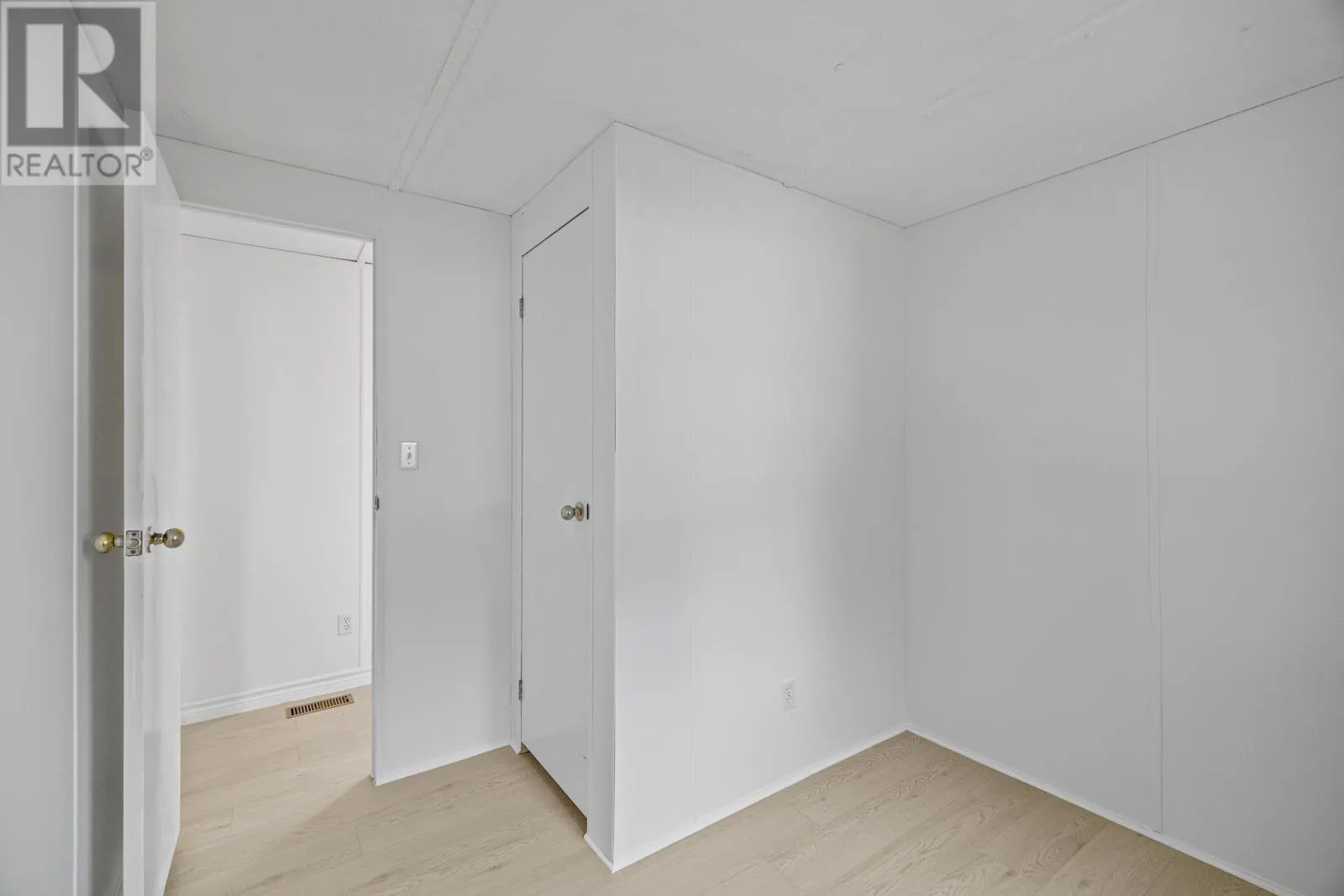 6 Spinnaker Crescent