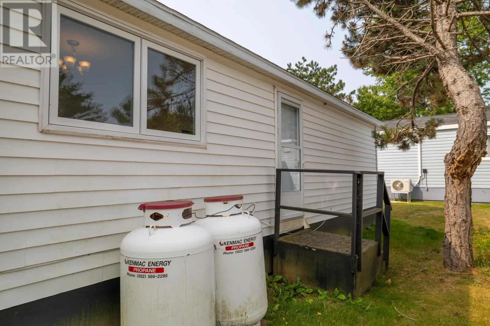 6 Spinnaker Crescent