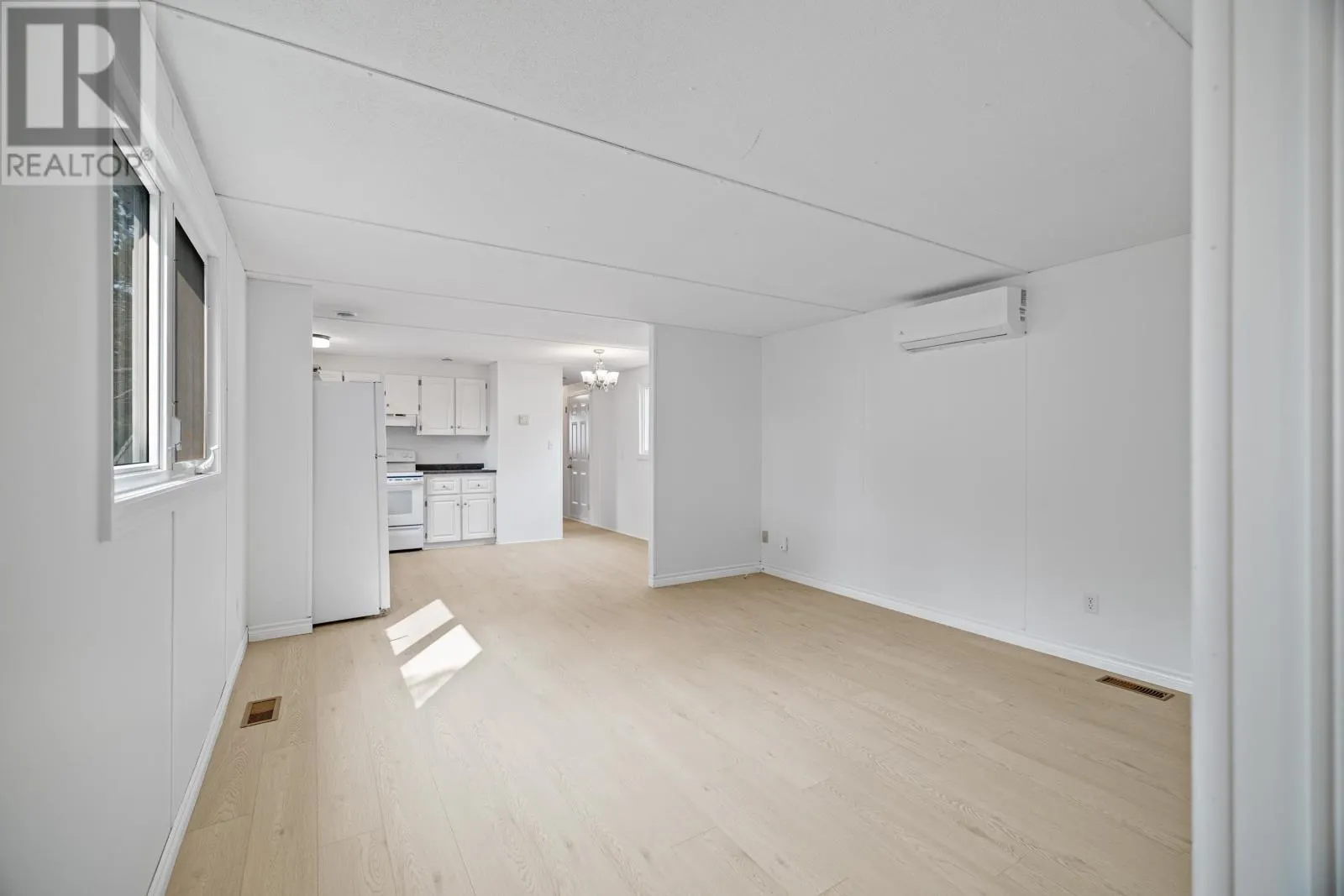 6 Spinnaker Crescent