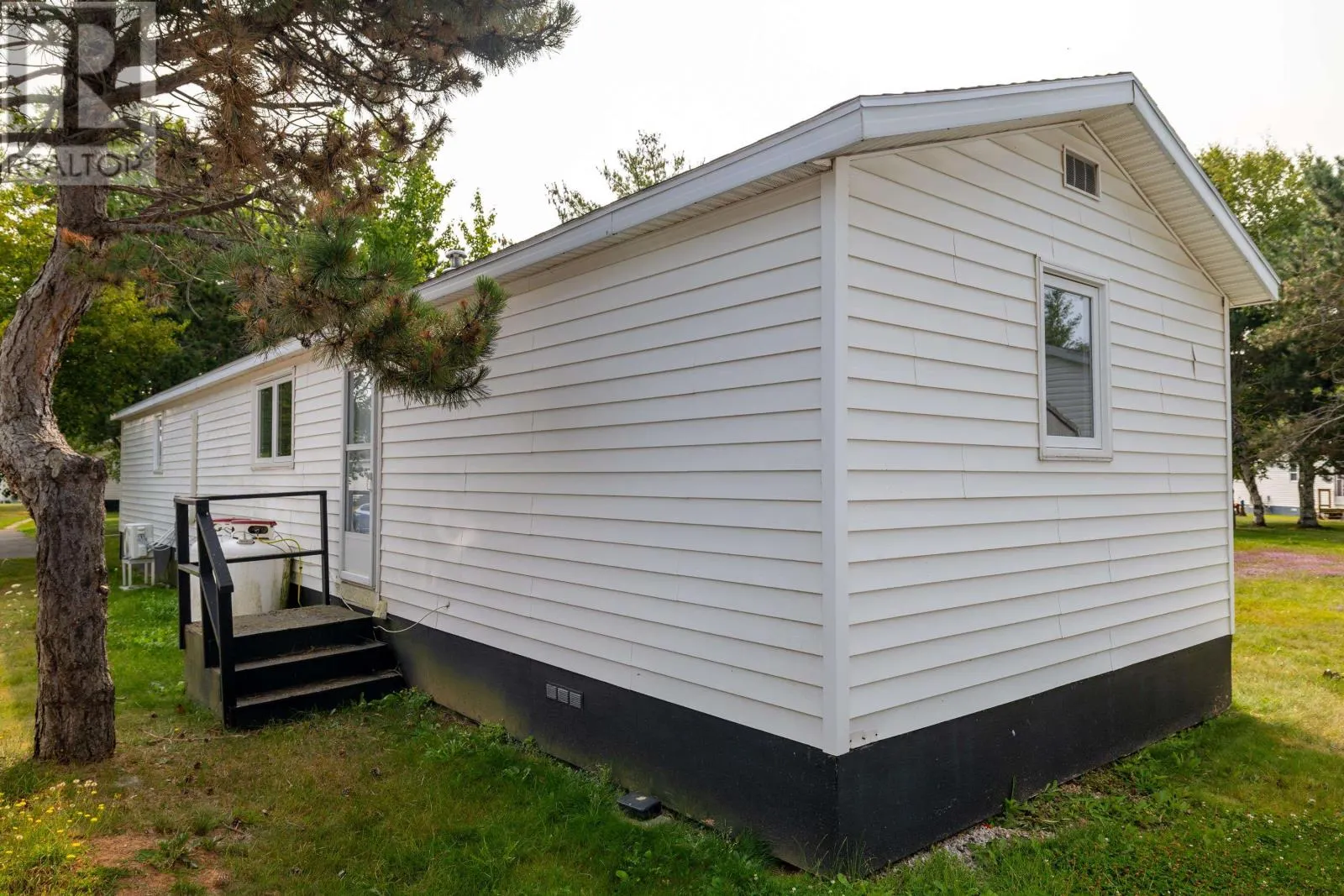 6 Spinnaker Crescent