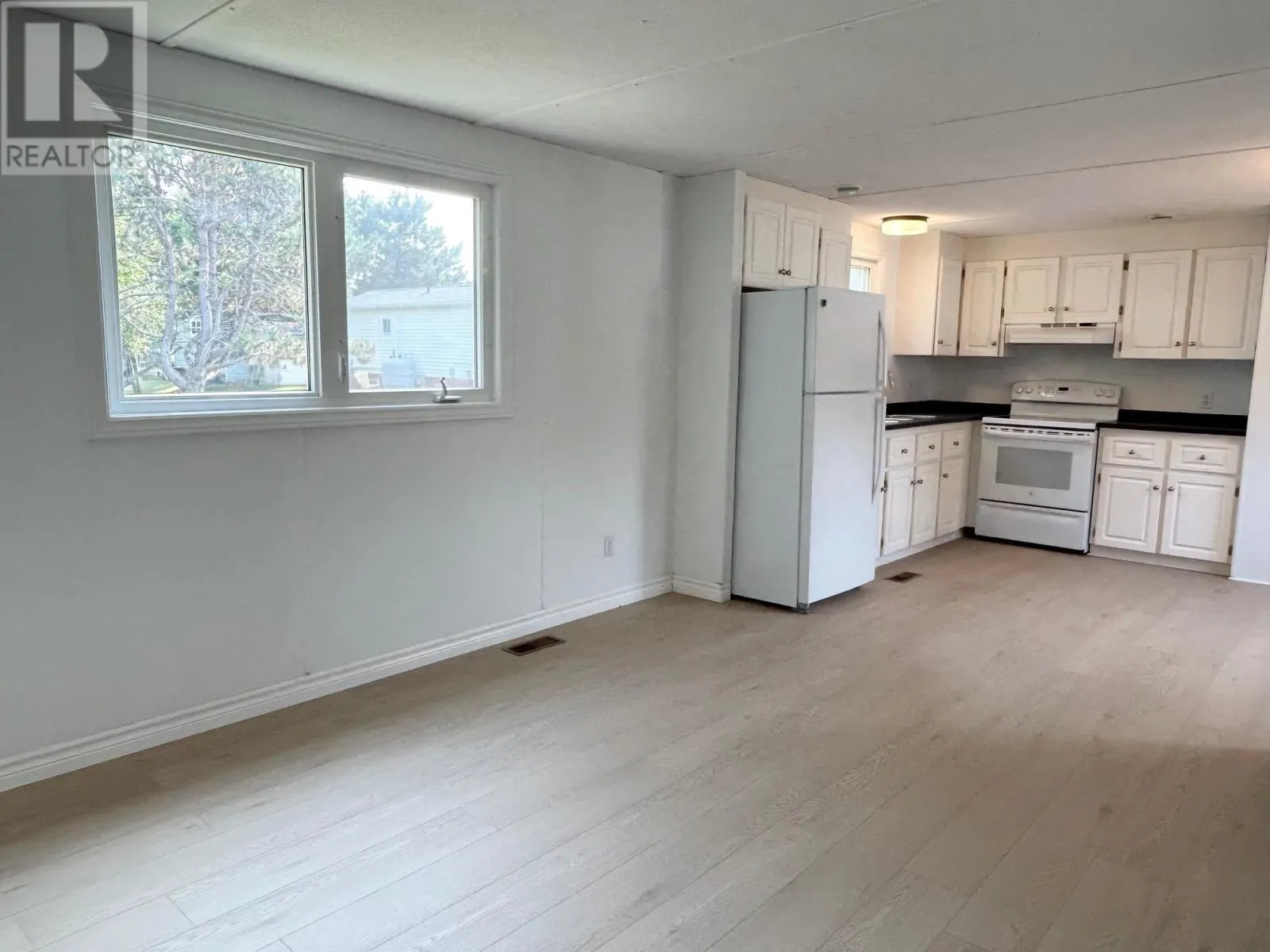 6 Spinnaker Crescent
