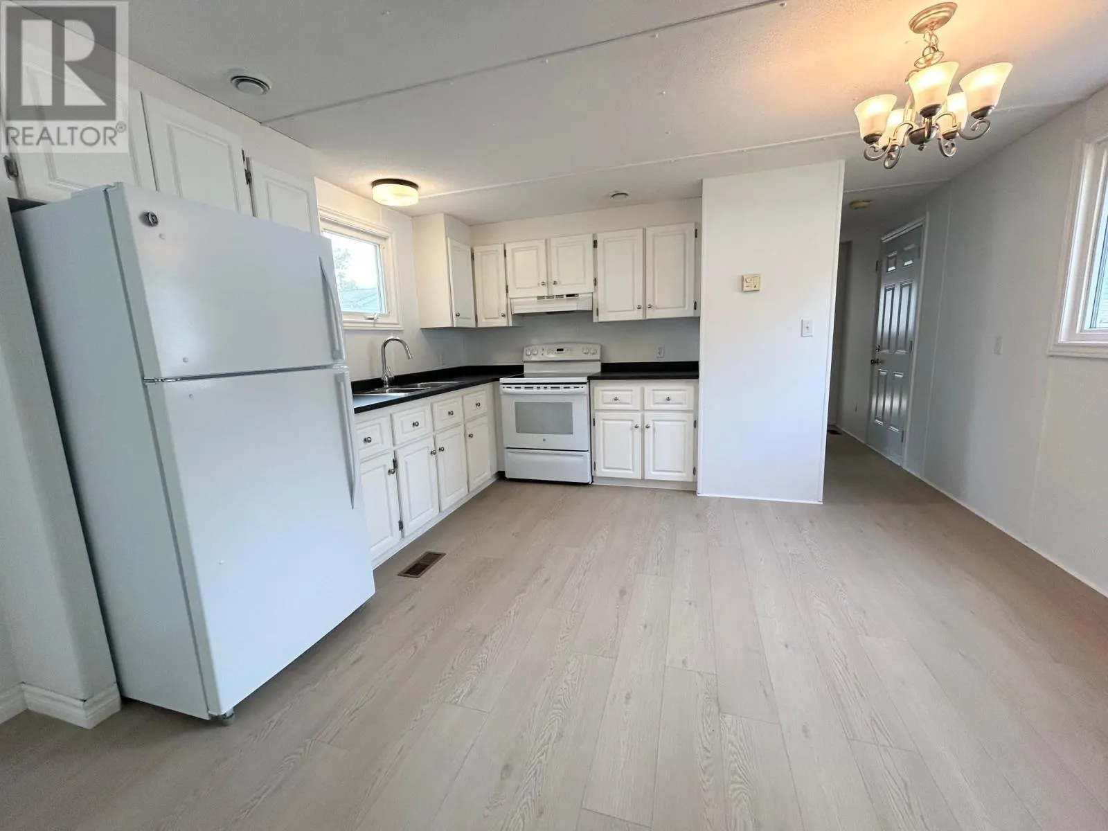 6 Spinnaker Crescent