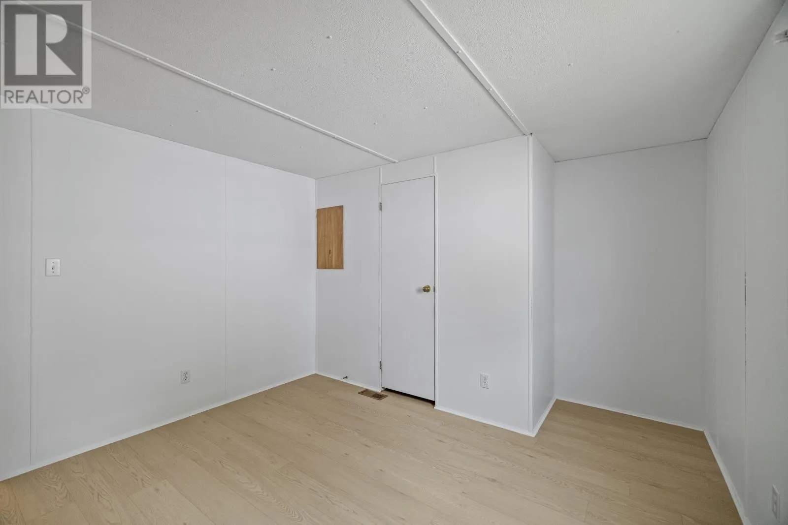 6 Spinnaker Crescent