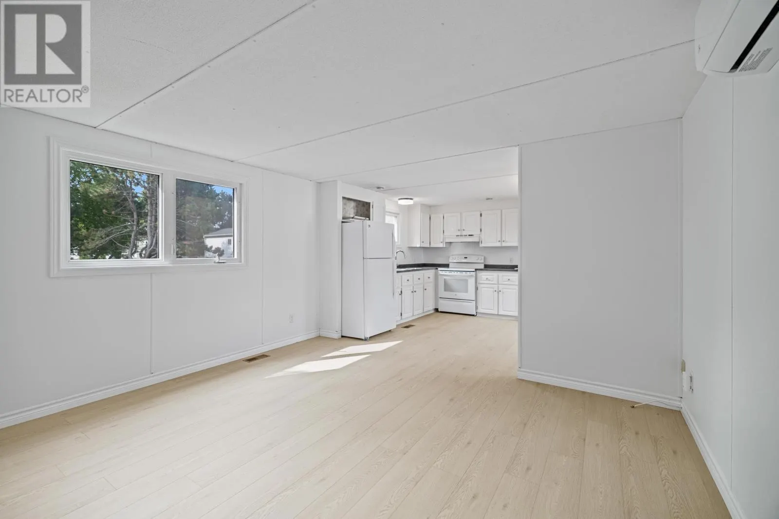 6 Spinnaker Crescent