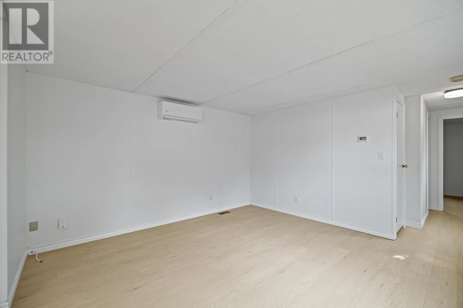 6 Spinnaker Crescent