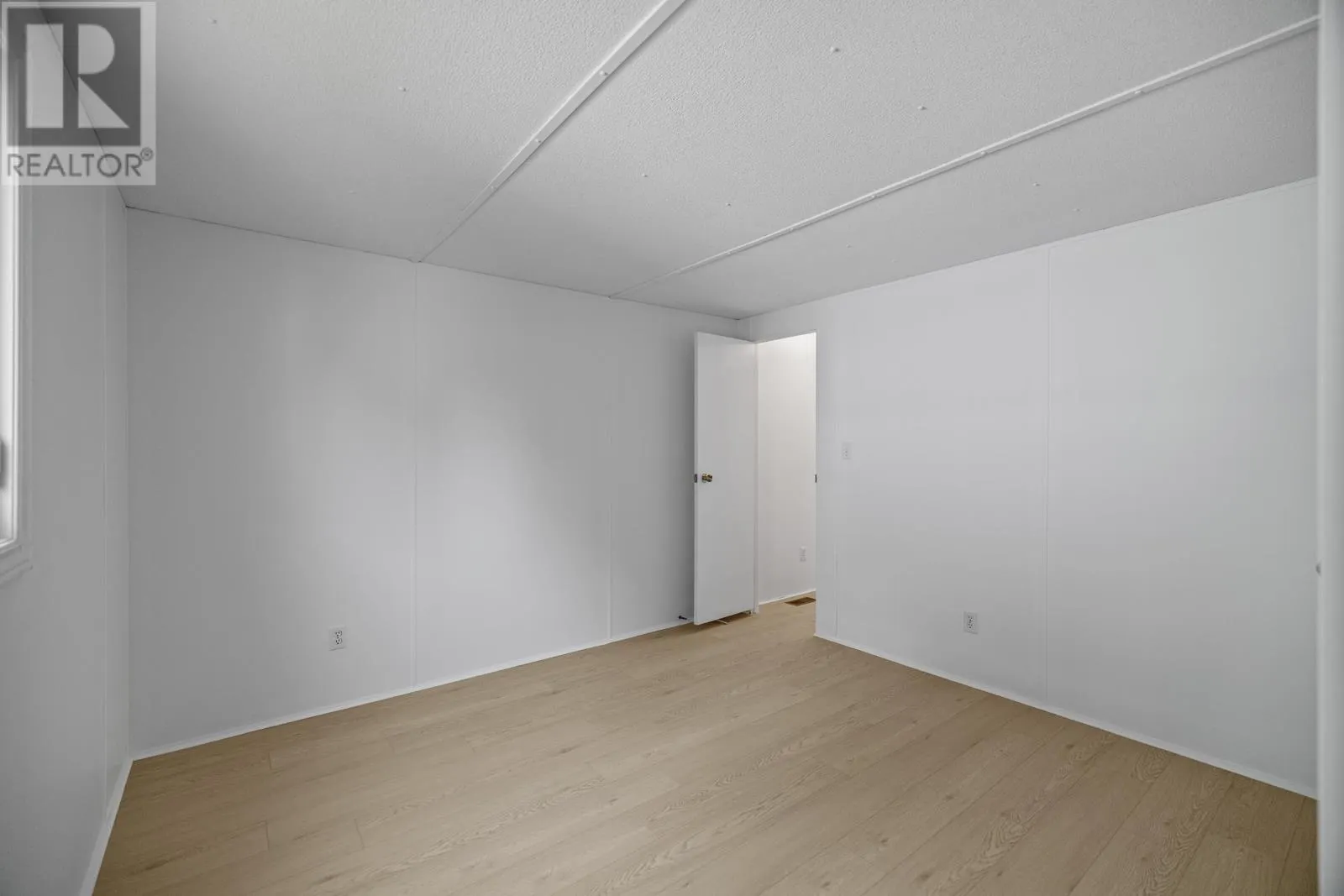 6 Spinnaker Crescent