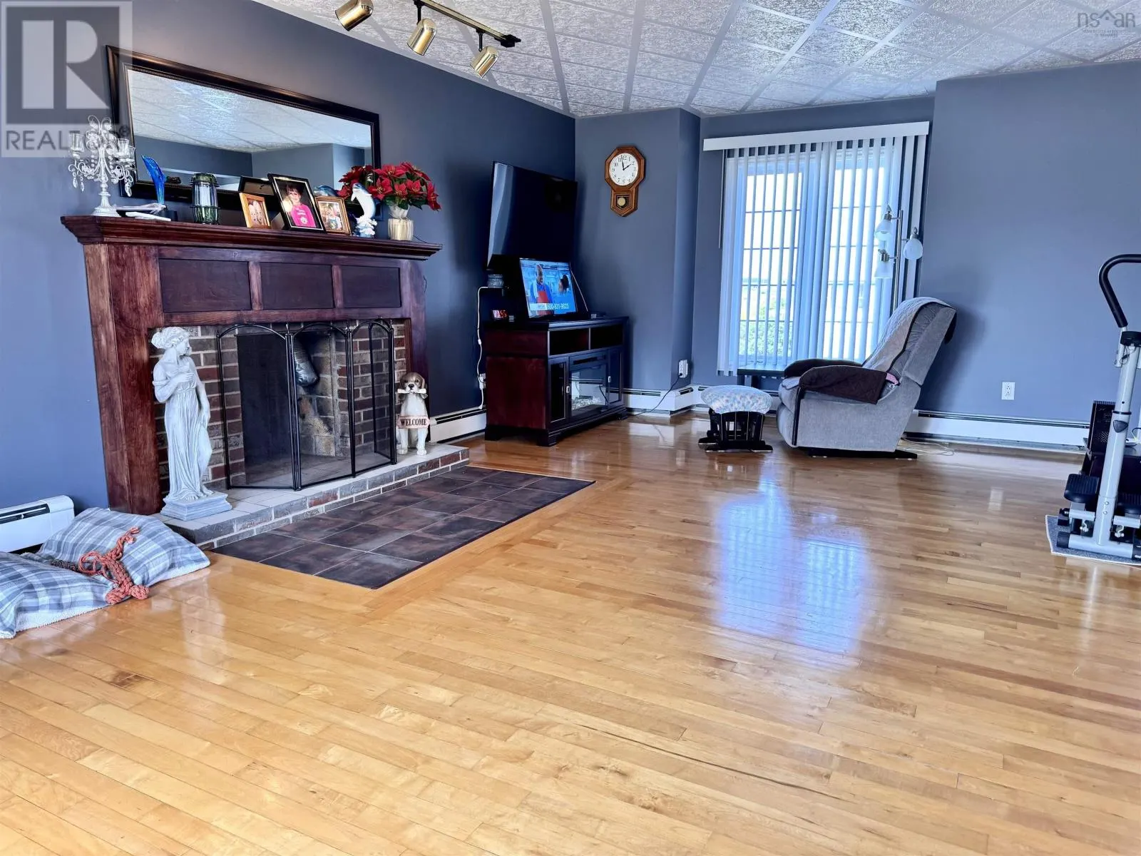 25 Roost Street