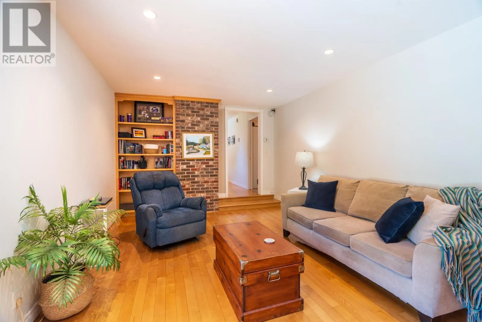 67 WARBURTON Drive