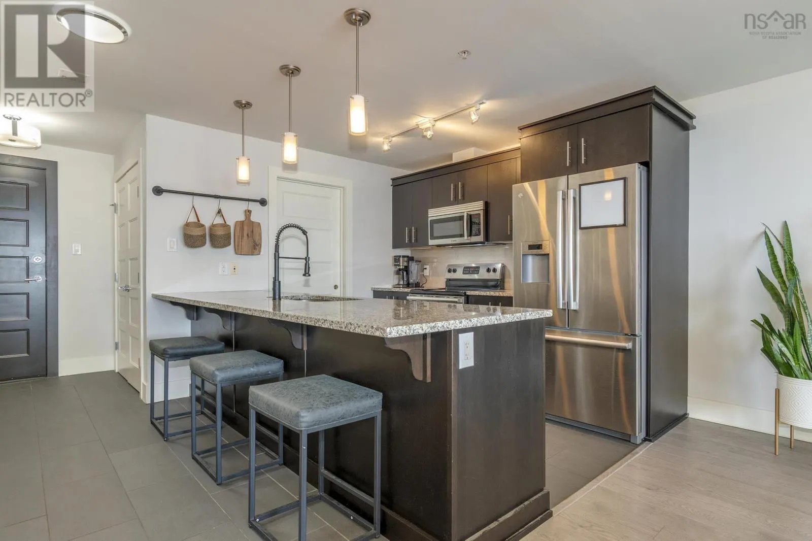 1006 15 Kings Wharf Place