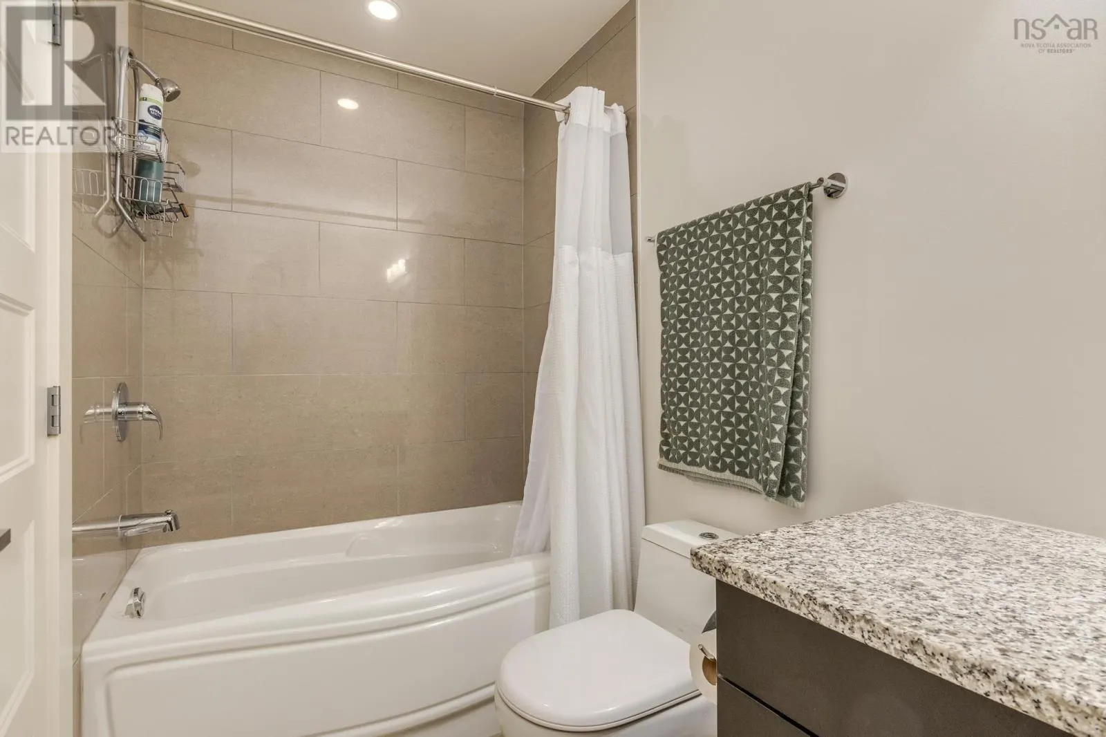 1006 15 Kings Wharf Place