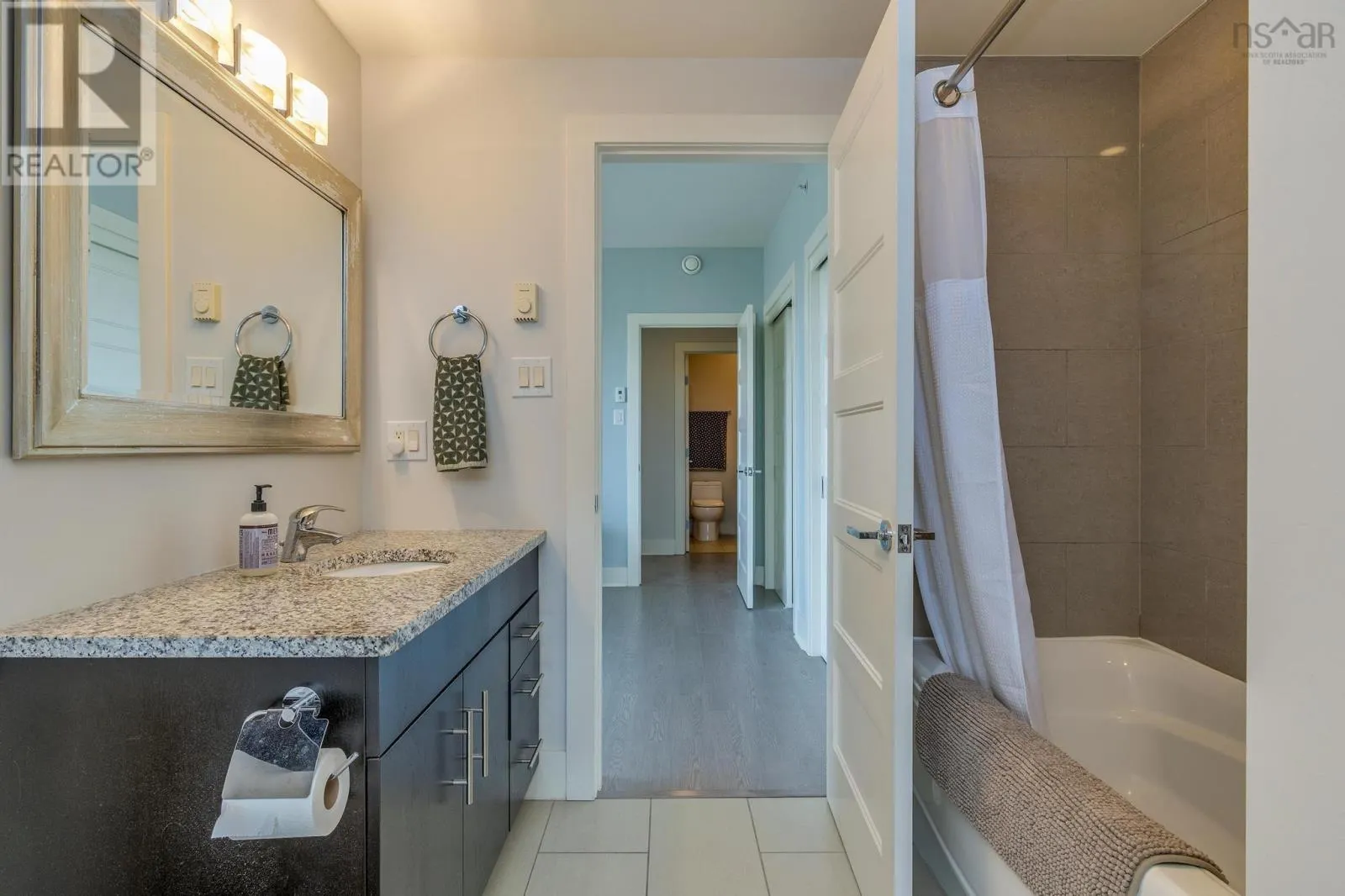 1006 15 Kings Wharf Place