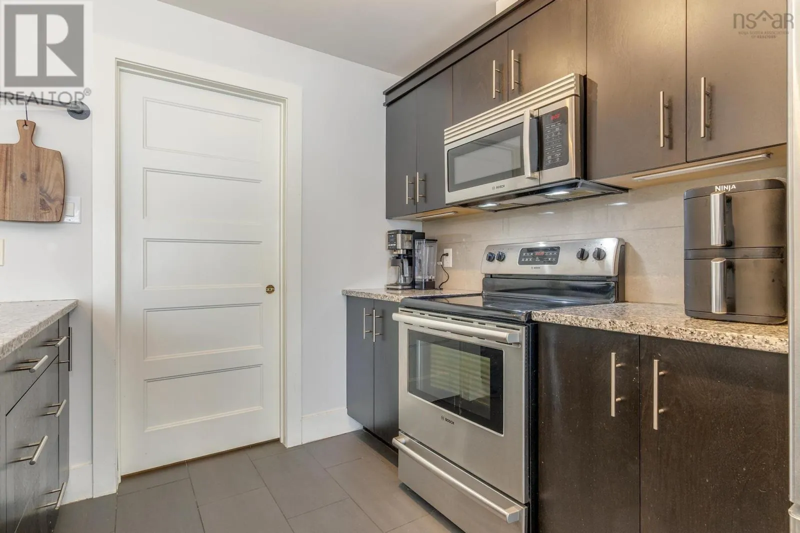 1006 15 Kings Wharf Place