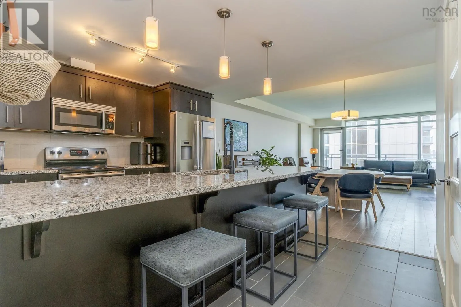 1006 15 Kings Wharf Place