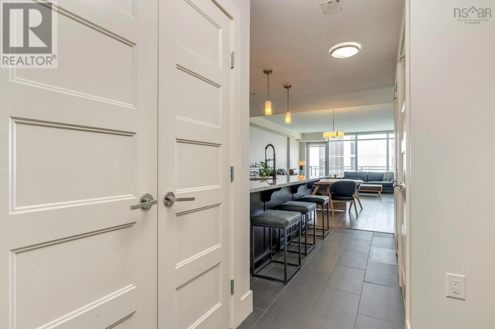 1006 15 Kings Wharf Place