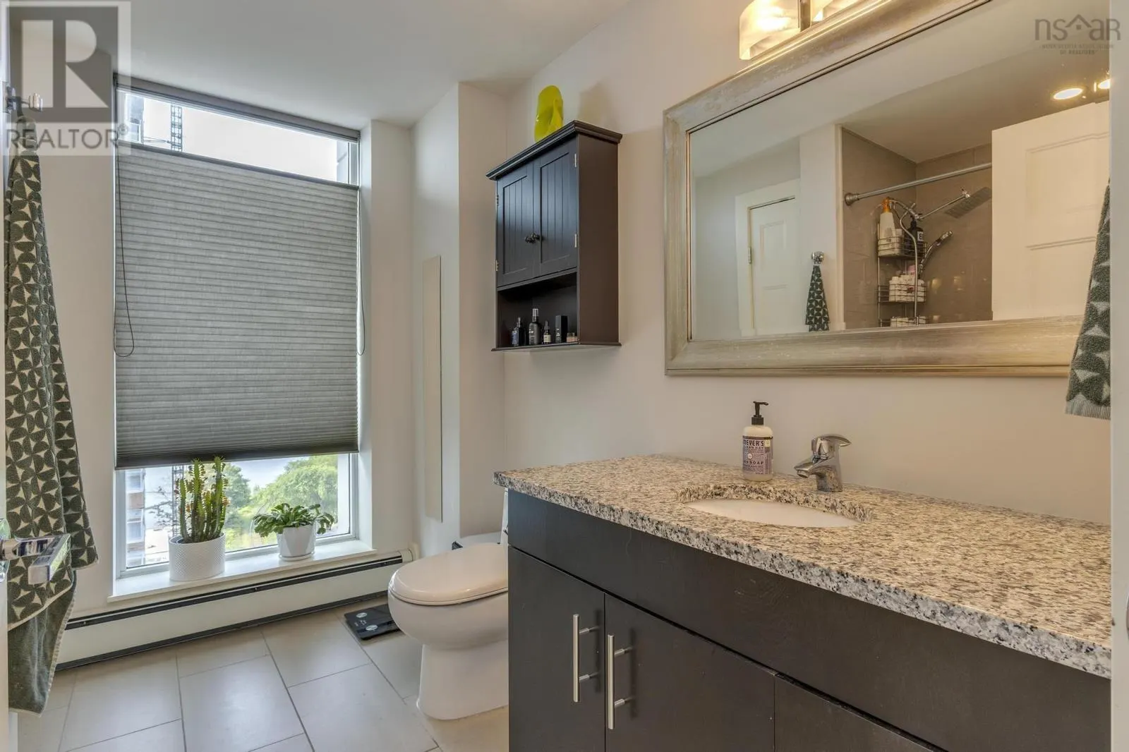1006 15 Kings Wharf Place