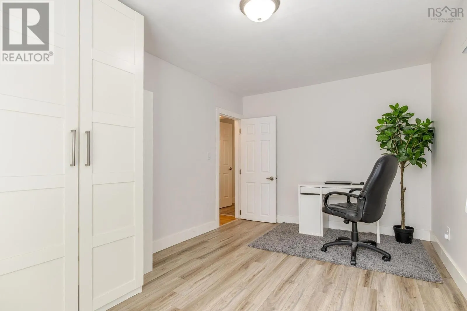 10 Howe Avenue