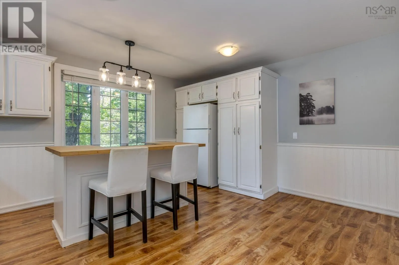 10 Howe Avenue