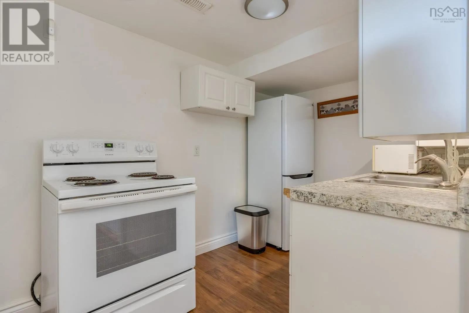 10 Howe Avenue