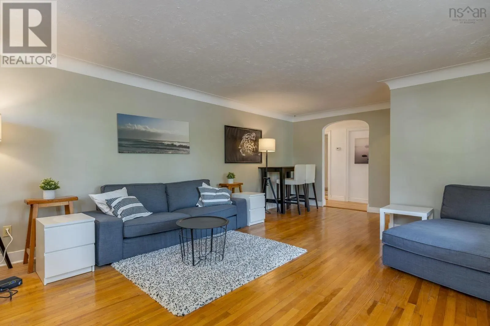 10 Howe Avenue
