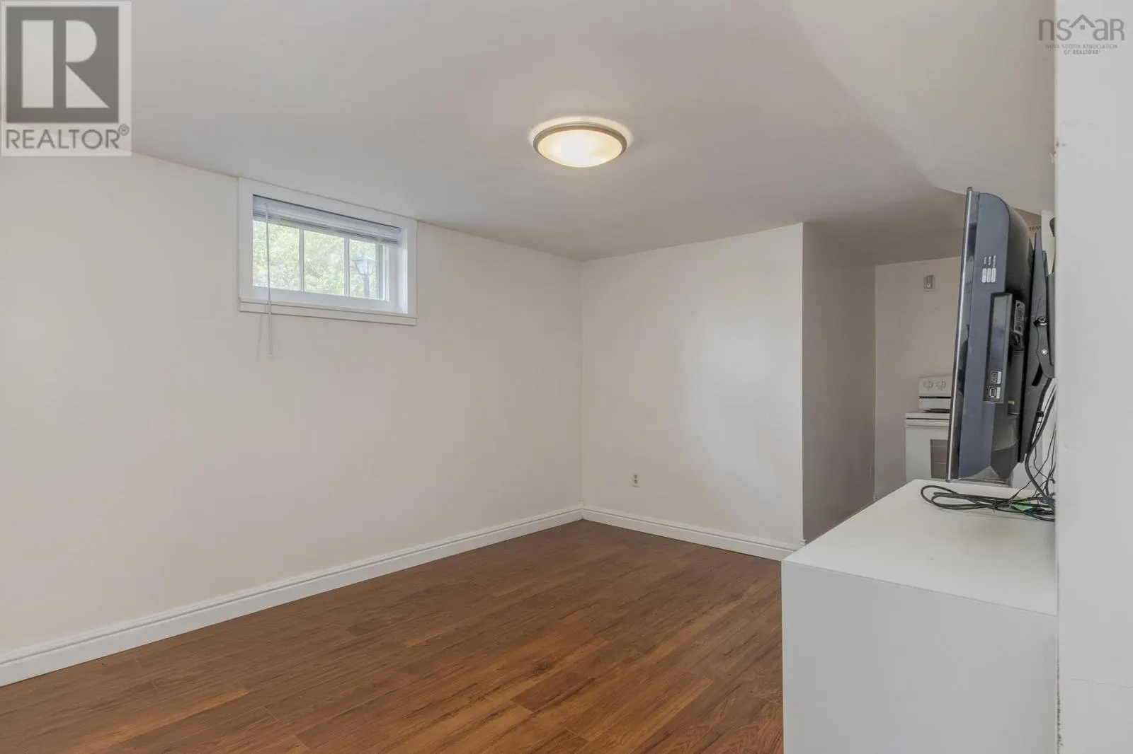 10 Howe Avenue