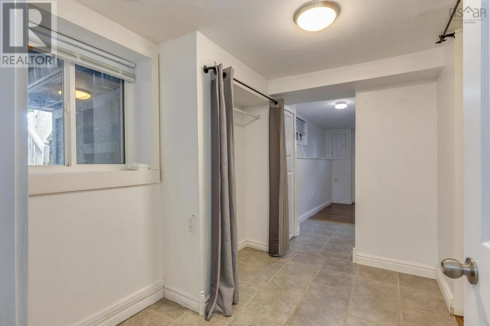 10 Howe Avenue
