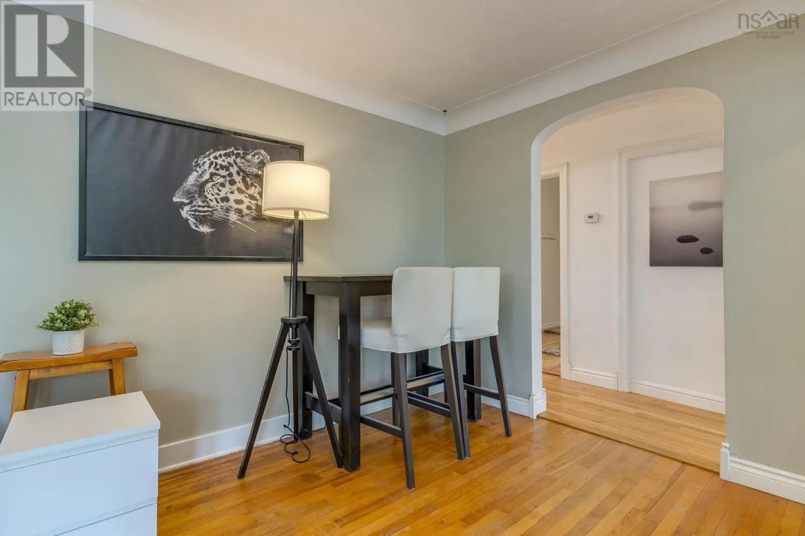 10 Howe Avenue