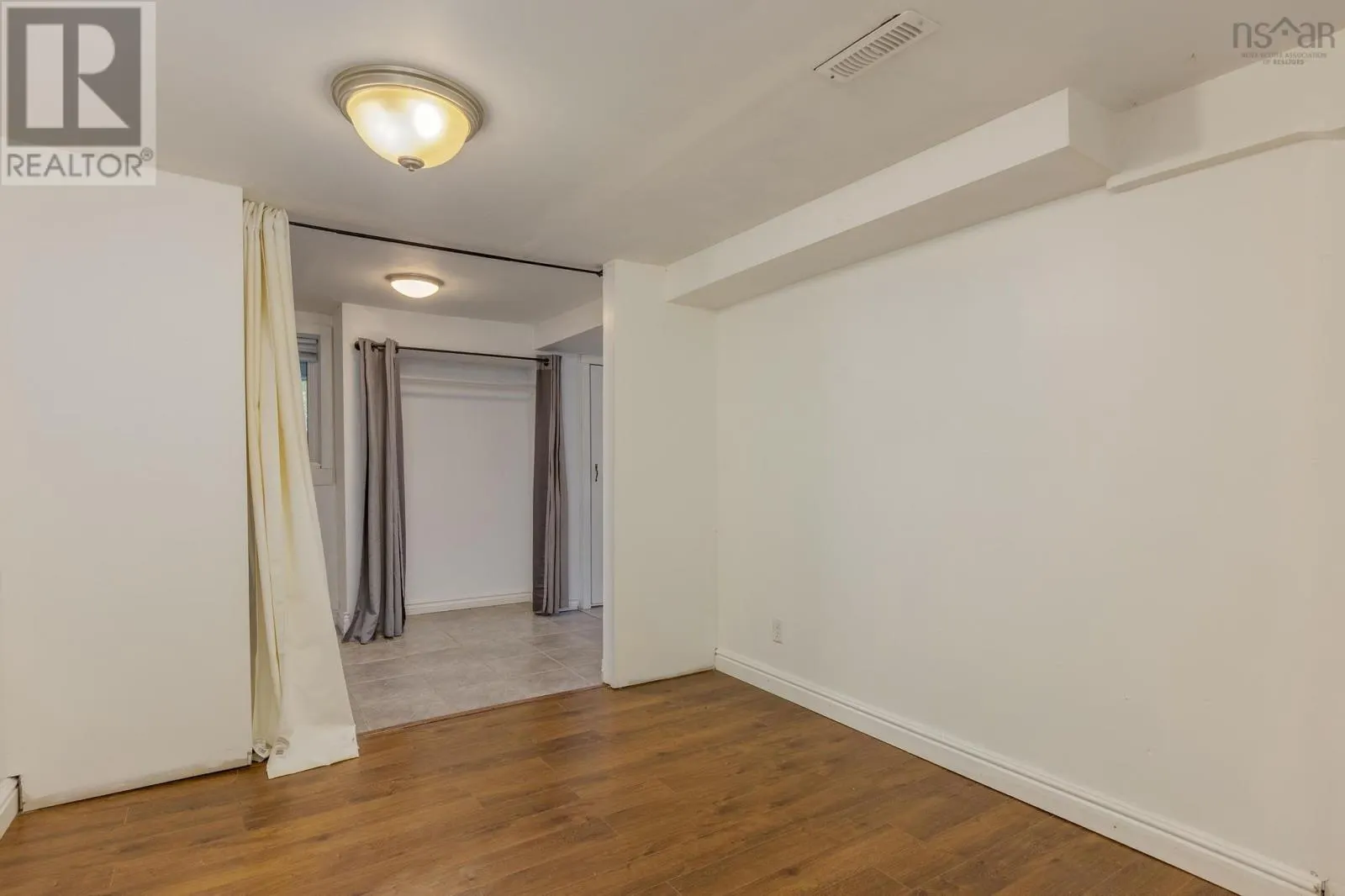 10 Howe Avenue