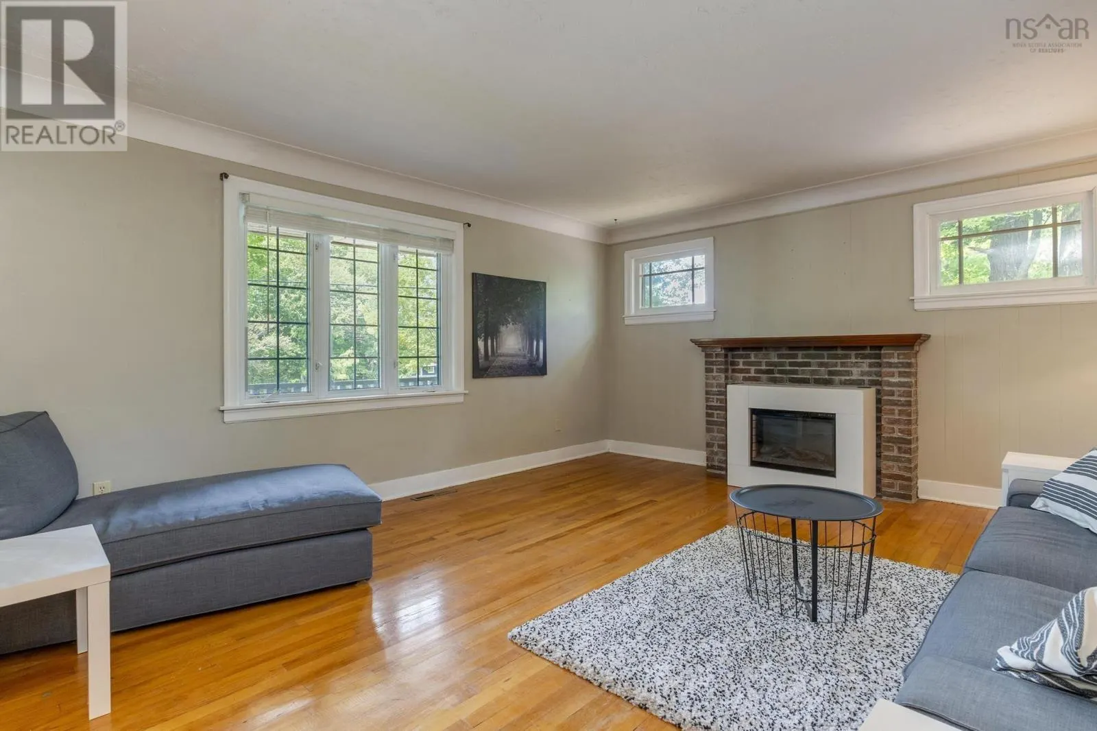10 Howe Avenue