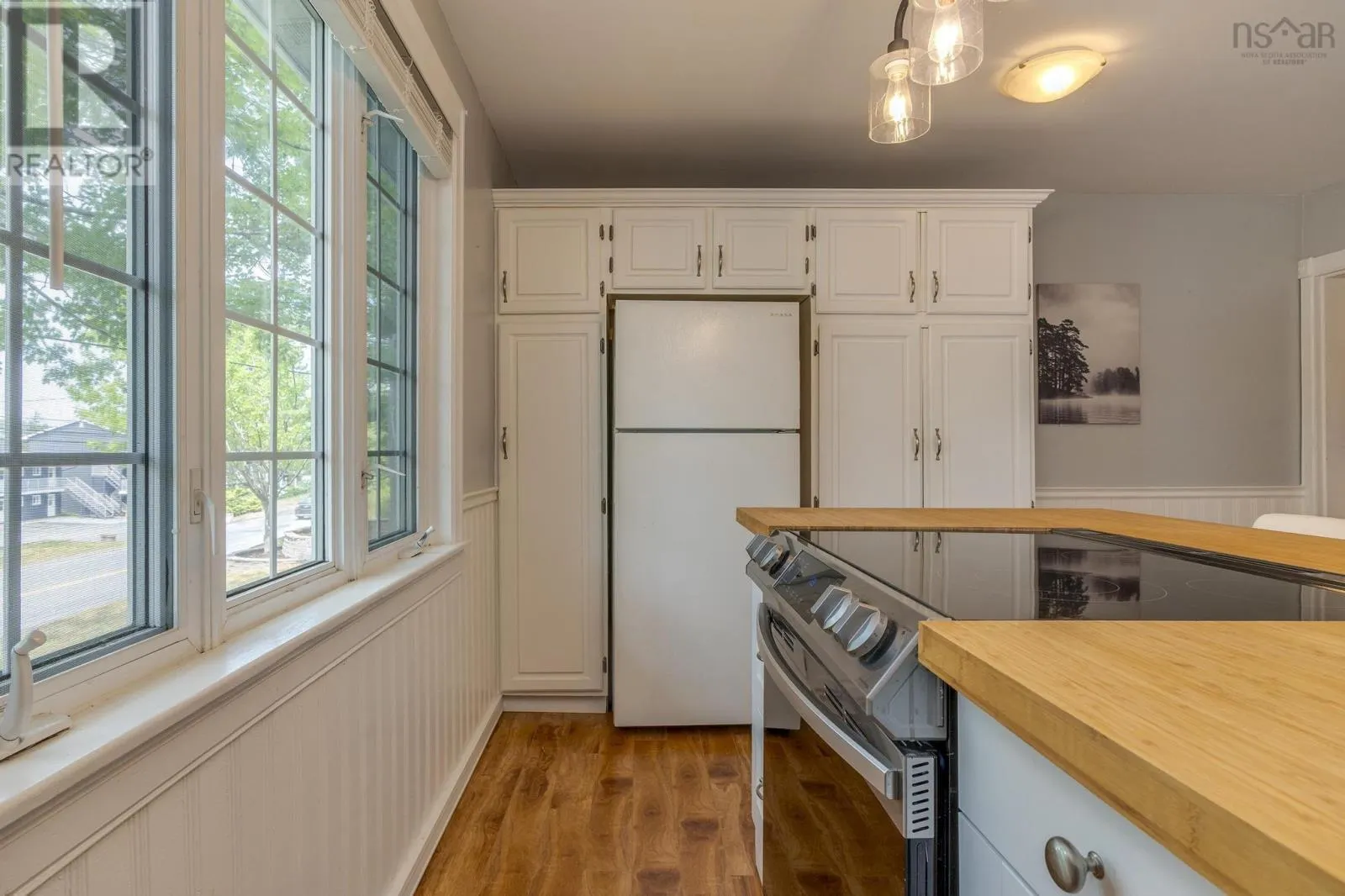 10 Howe Avenue